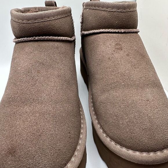 CUSHIONAIRE Women's Genuine Suede pull platform boot +Memory Foam 7.5 TAUPE - Picture 8 of 8